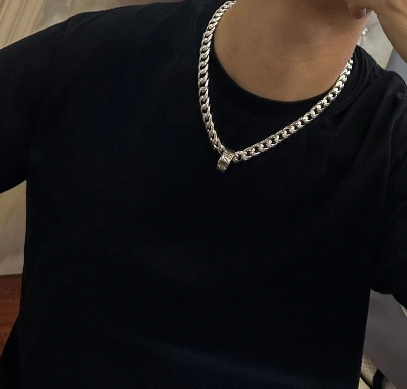 SmoothTexture Louis Vuitton Necklaces 251666