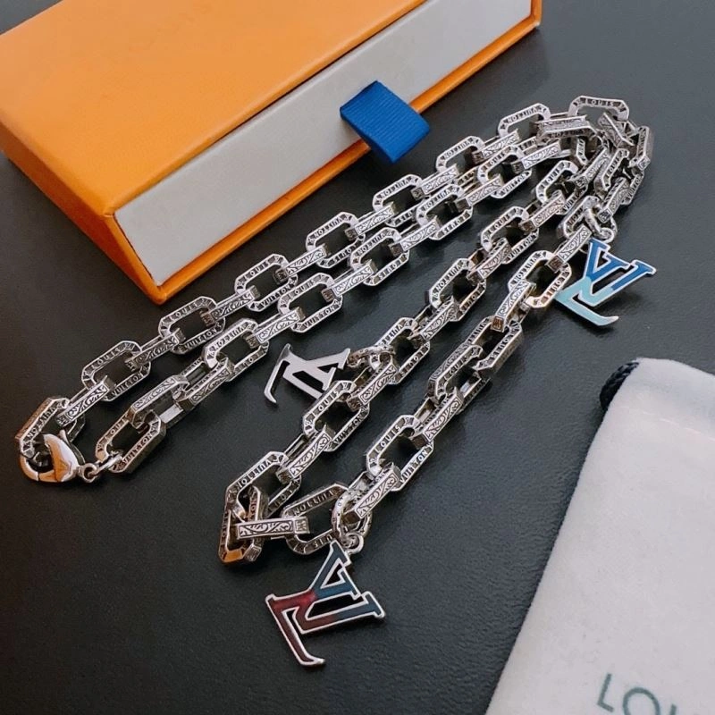 Louis Vuitton Necklaces RelaxedFit 251658