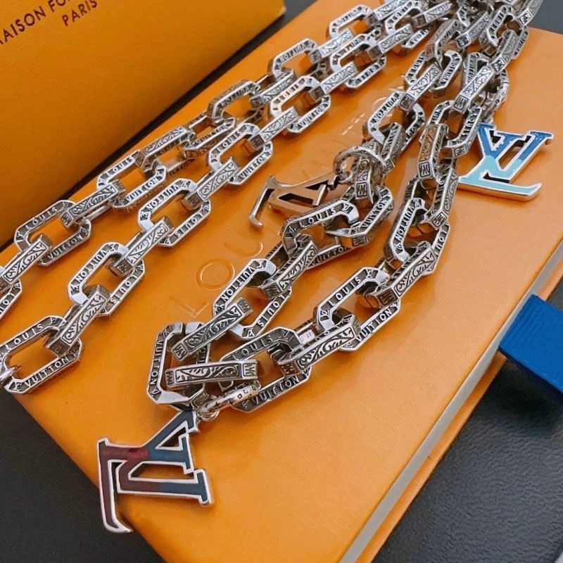 Louis Vuitton Necklaces RelaxedFit 251658