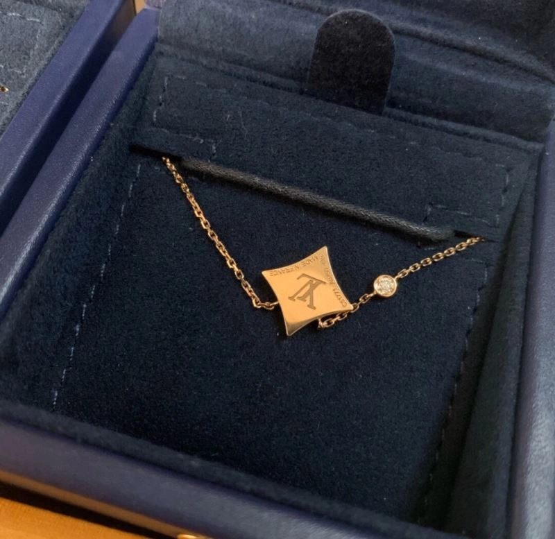 Louis Vuitton Necklaces Seasonal 251638