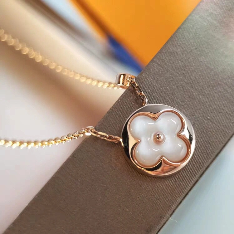 OdorResistant Louis Vuitton Necklaces 251646