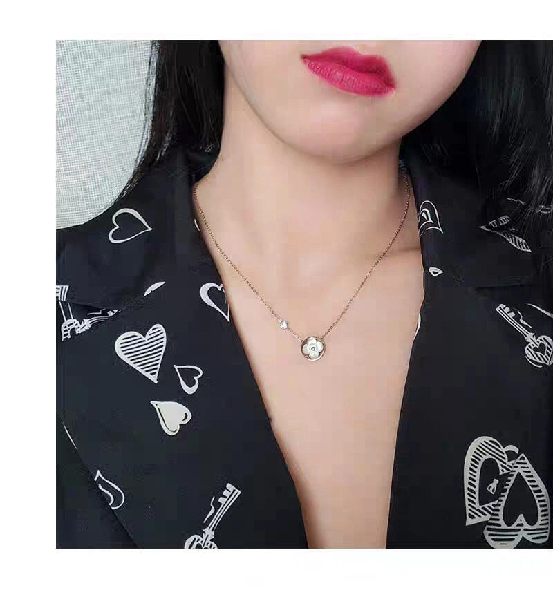 OdorResistant Louis Vuitton Necklaces 251646