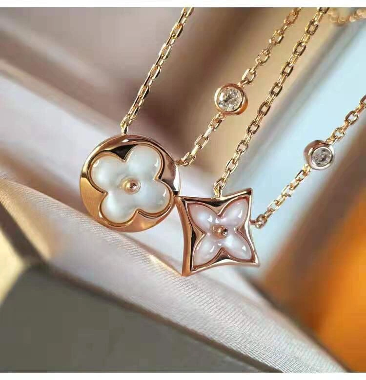 OdorResistant Louis Vuitton Necklaces 251646