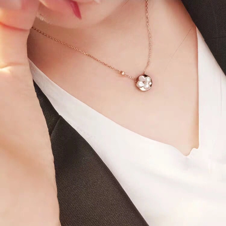 OdorResistant Louis Vuitton Necklaces 251646