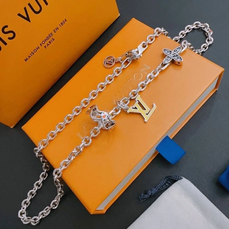 Louis Vuitton Necklaces Trendsetting 251649
