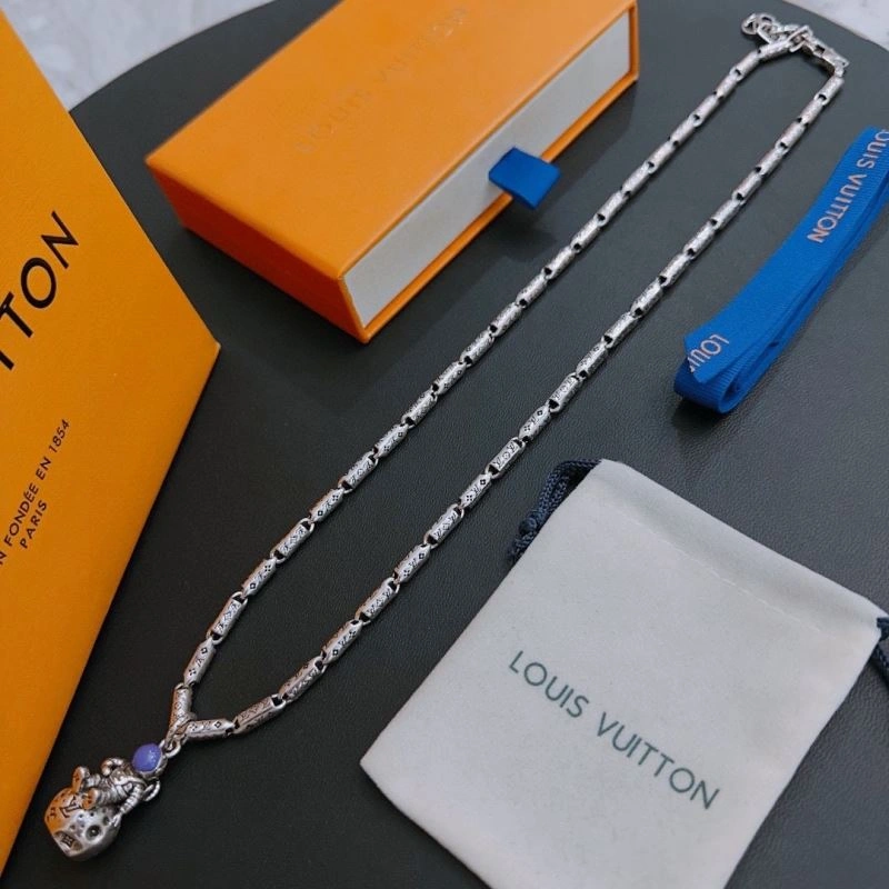 Louis Vuitton Necklaces Effortless 251644