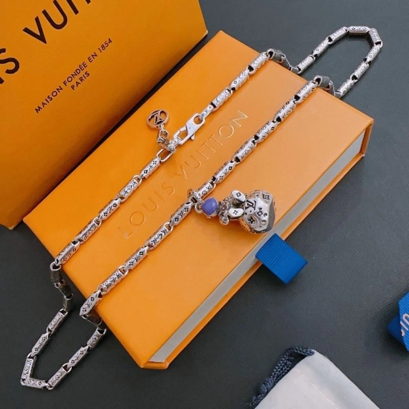 Louis Vuitton Necklaces Effortless 251644