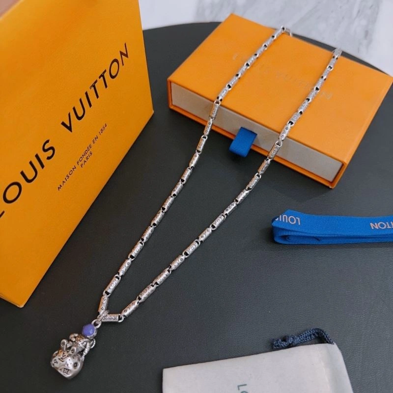 Louis Vuitton Necklaces Effortless 251644