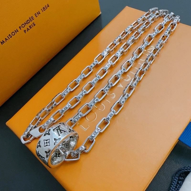 SmoothTexture Louis Vuitton Necklaces 251665