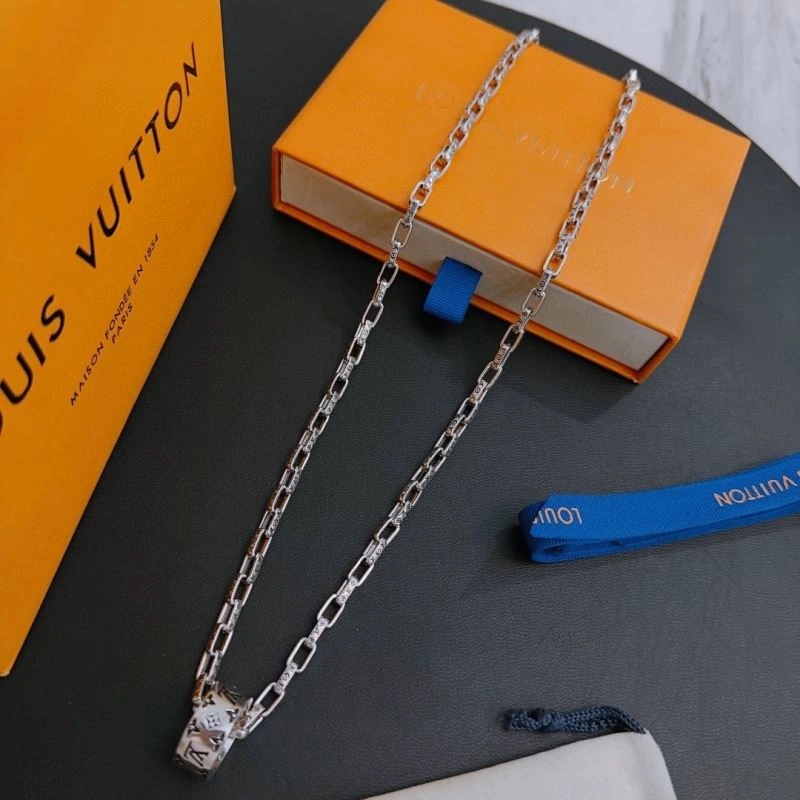 SmoothTexture Louis Vuitton Necklaces 251665