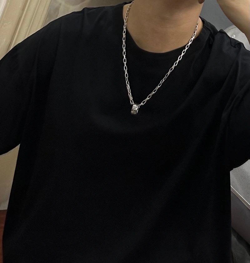 SmoothTexture Louis Vuitton Necklaces 251665