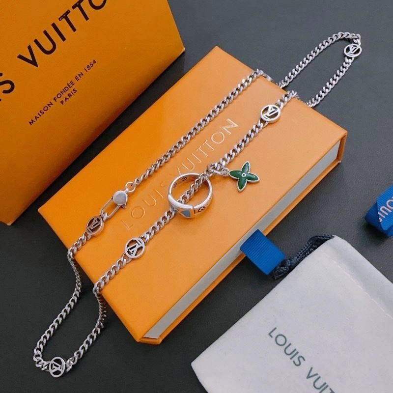Louis Vuitton Necklaces ModernLook 251651