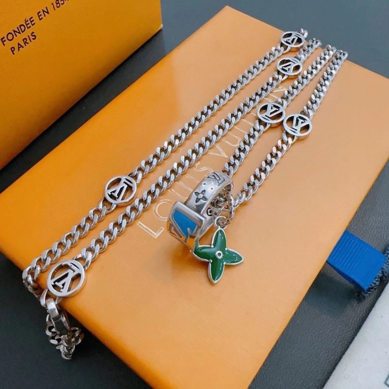 Louis Vuitton Necklaces ModernLook 251651