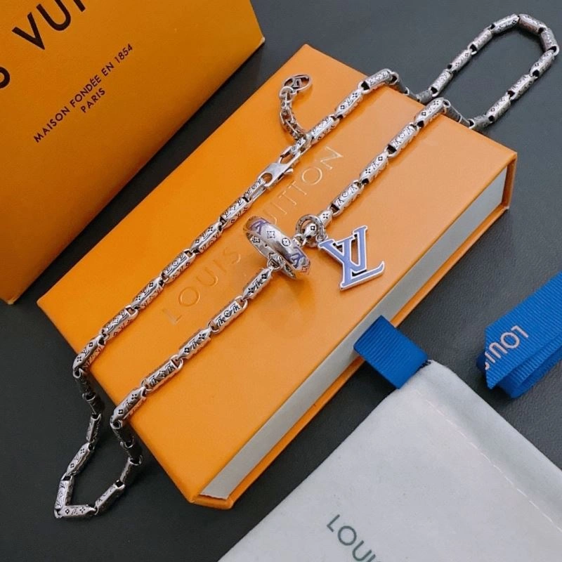 Louis Vuitton Necklaces Lightweight 251657