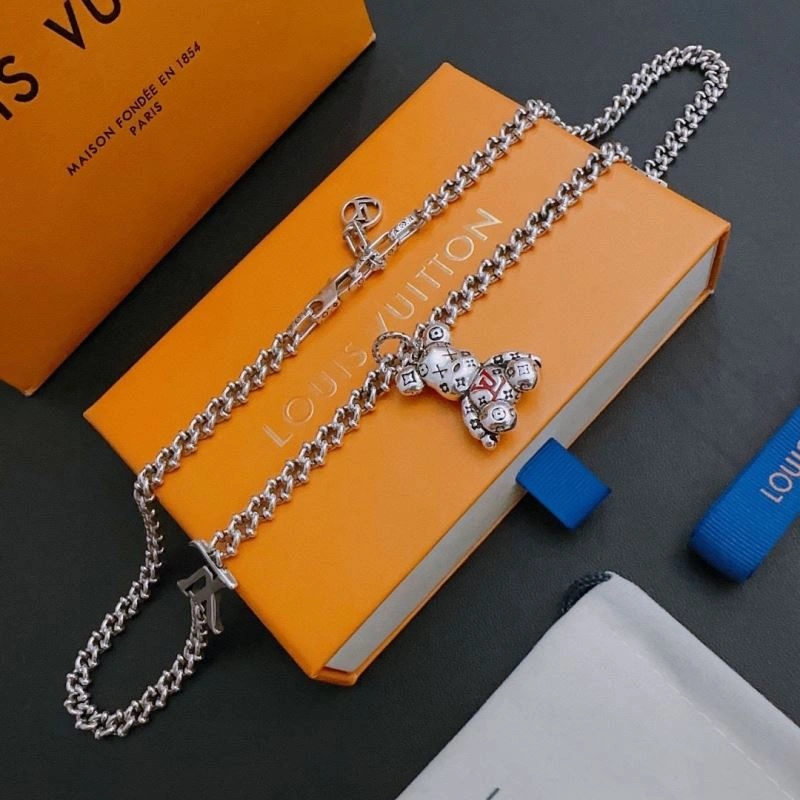 Louis Vuitton Necklaces Lightweight 251640