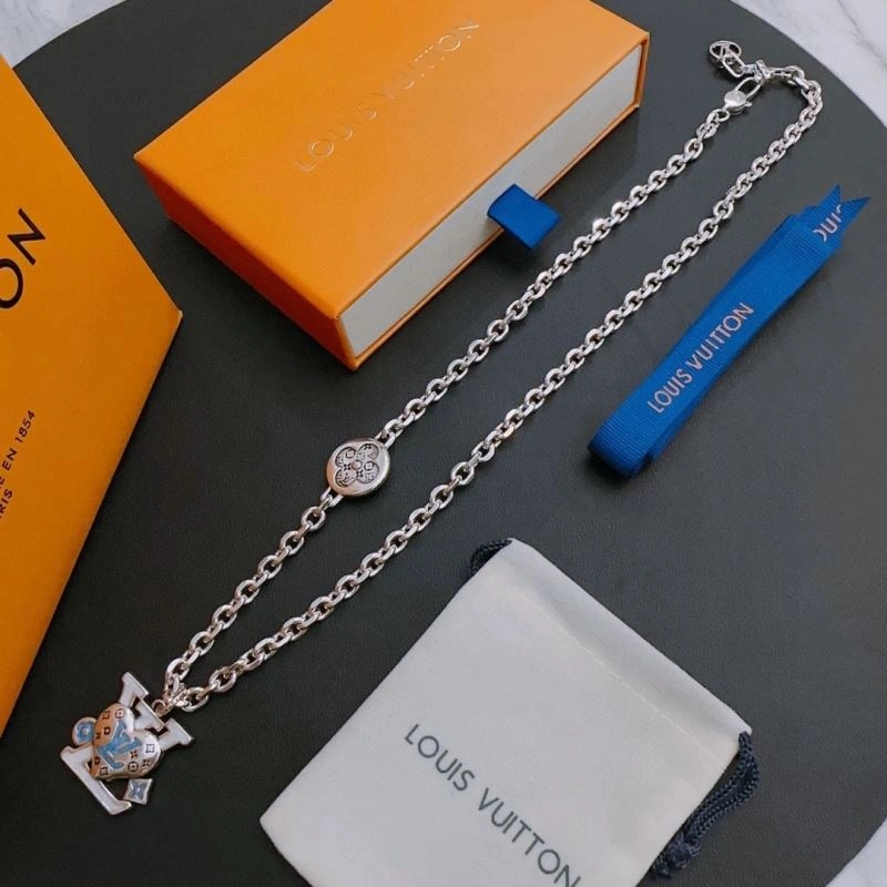 Refined Louis Vuitton Necklaces 251637