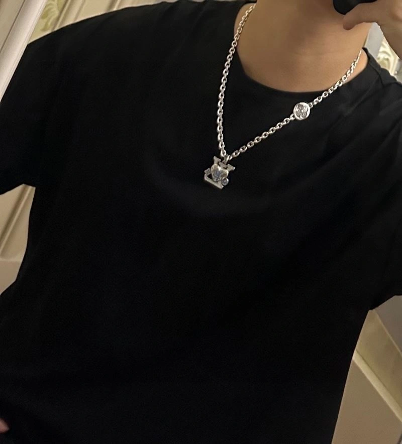 Refined Louis Vuitton Necklaces 251637
