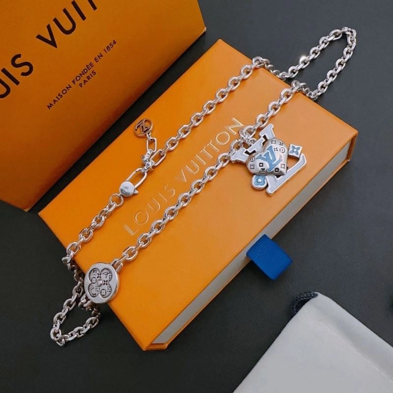 Refined Louis Vuitton Necklaces 251637