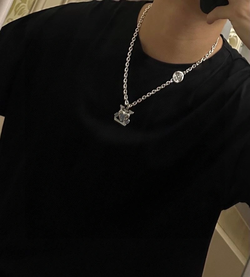 Refined Louis Vuitton Necklaces 251637