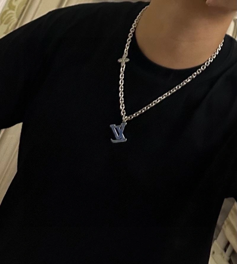 Lightweight Louis Vuitton Necklaces 251653