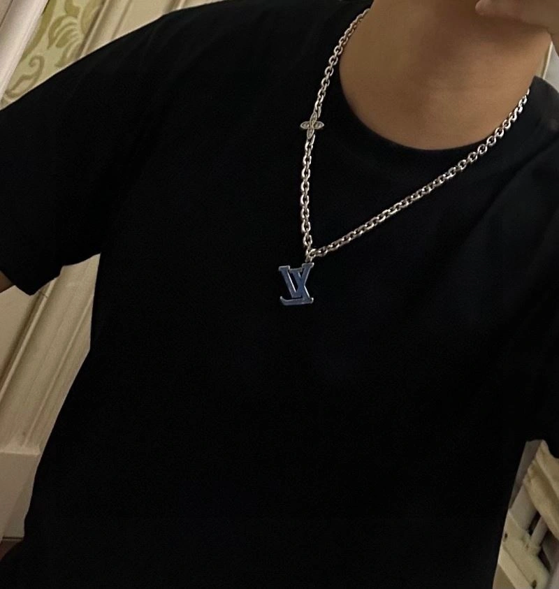 Lightweight Louis Vuitton Necklaces 251653