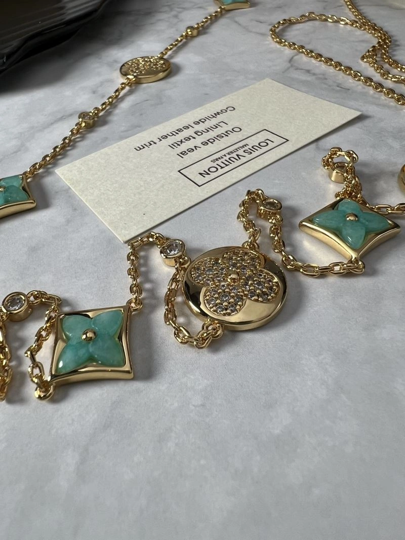 Louis Vuitton Necklaces Effortless 251520