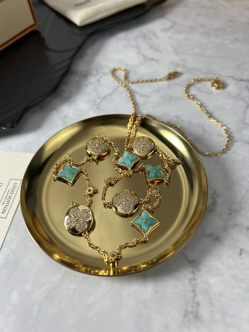 Louis Vuitton Necklaces Effortless 251520