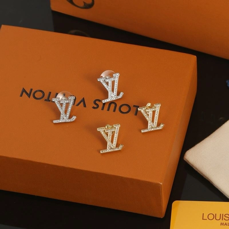 Minimalist Louis Vuitton Necklaces 251531