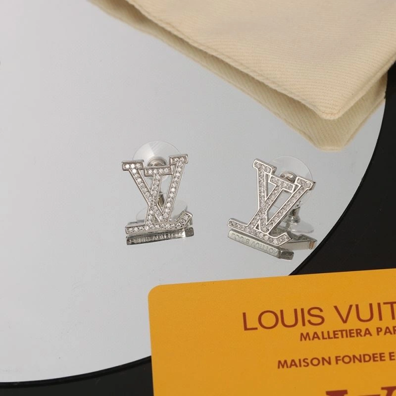 Minimalist Louis Vuitton Necklaces 251531