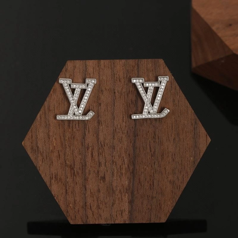 Minimalist Louis Vuitton Necklaces 251531