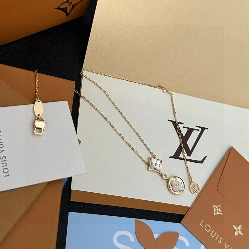 MultiPurpose Louis Vuitton Necklaces 251527