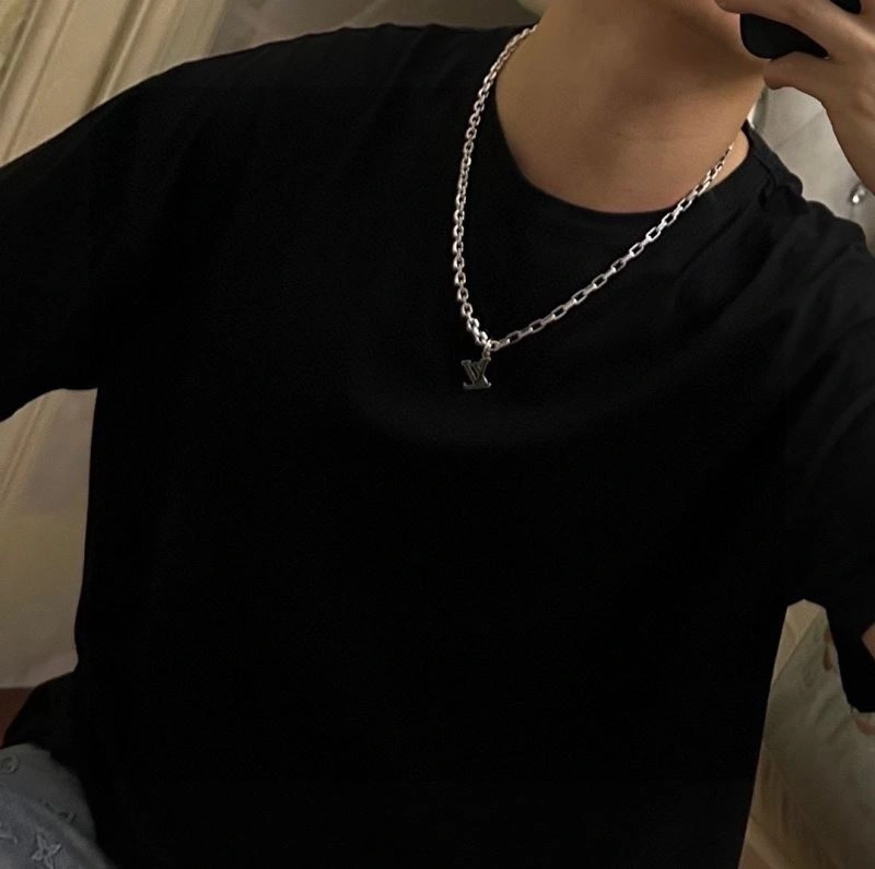 Louis Vuitton Necklaces Breathable 251537