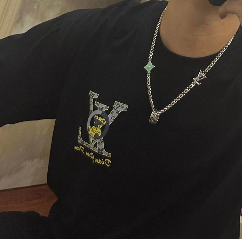 Louis Vuitton Necklaces Vibrant 251538