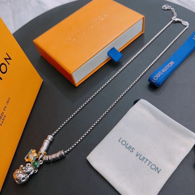 Flexible Louis Vuitton Necklaces 251525