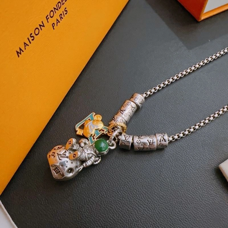 Flexible Louis Vuitton Necklaces 251525