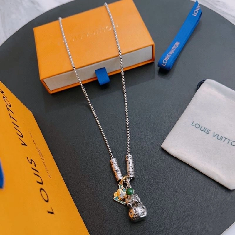 Flexible Louis Vuitton Necklaces 251525