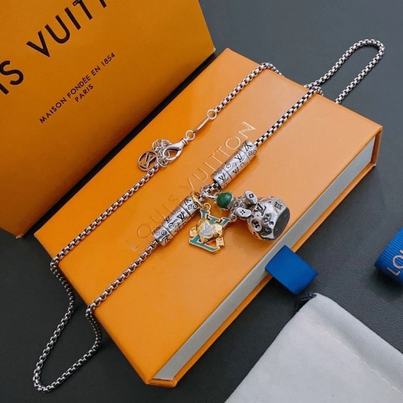 Flexible Louis Vuitton Necklaces 251525
