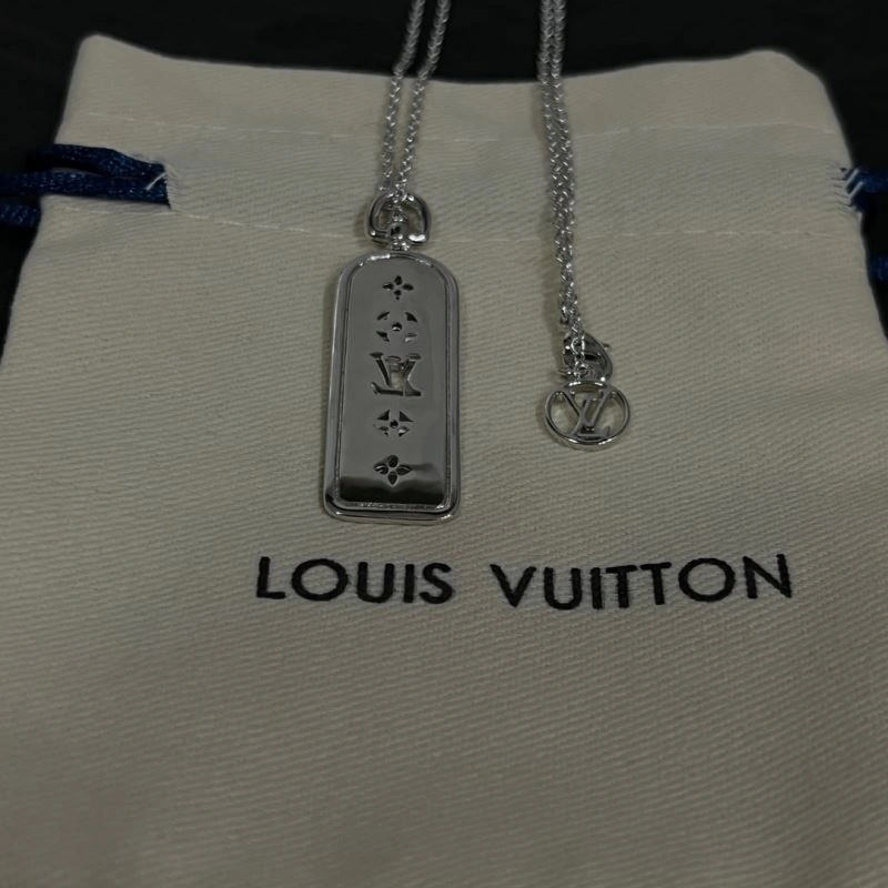 Louis Vuitton Necklaces Modern 251511