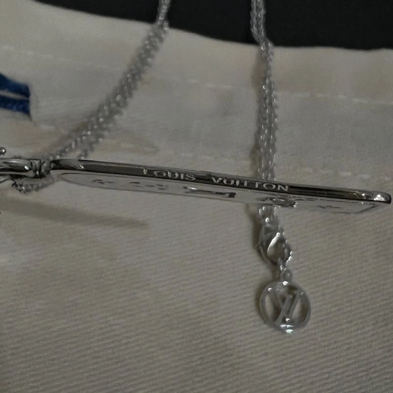 Louis Vuitton Necklaces Modern 251511