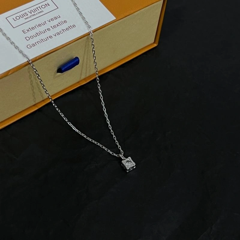 Trendy Louis Vuitton Necklaces 251482