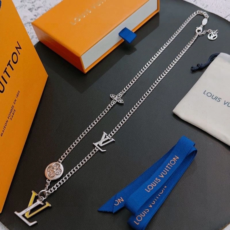 Flexible Louis Vuitton Necklaces 251480