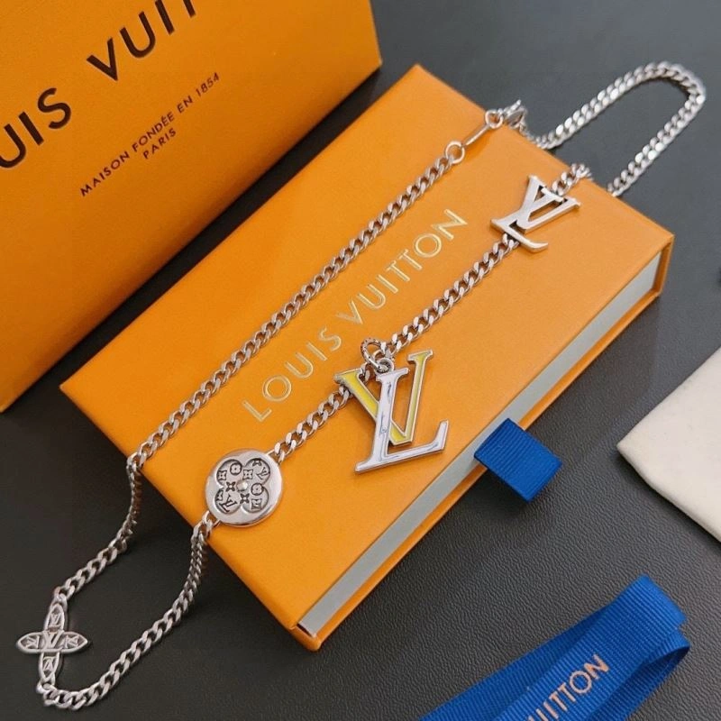 Flexible Louis Vuitton Necklaces 251480