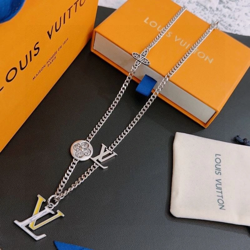 Flexible Louis Vuitton Necklaces 251480