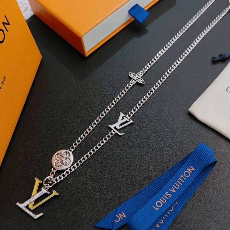 Flexible Louis Vuitton Necklaces 251480