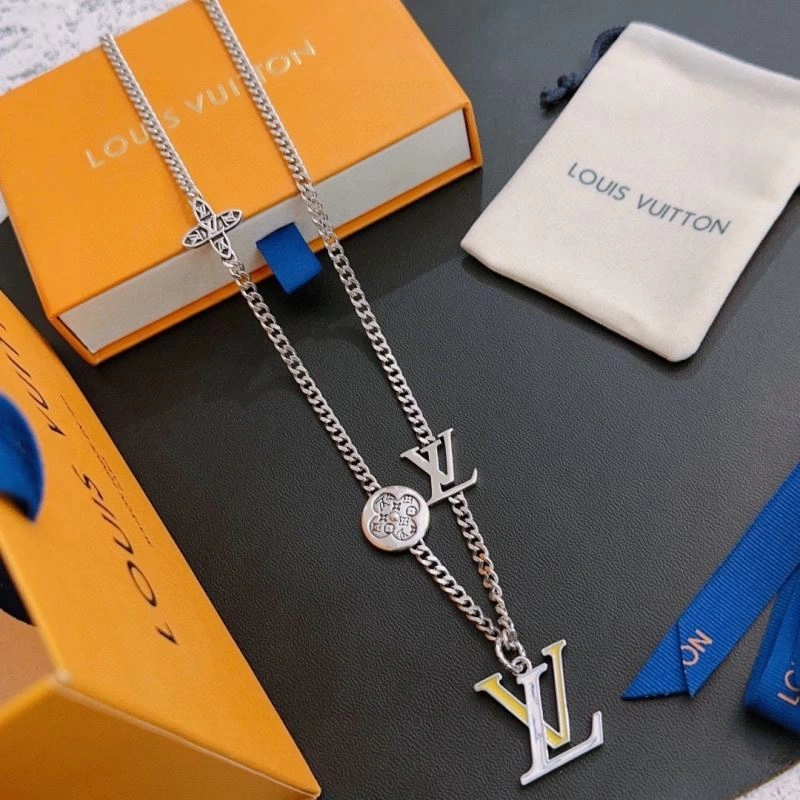 Flexible Louis Vuitton Necklaces 251480