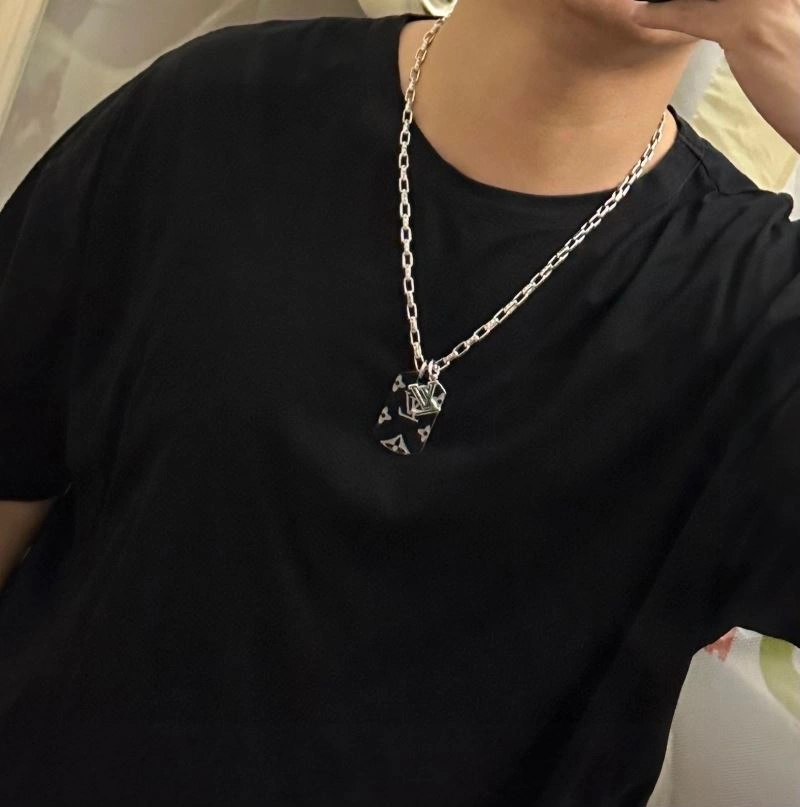 WaterResistant Louis Vuitton Necklaces 251484