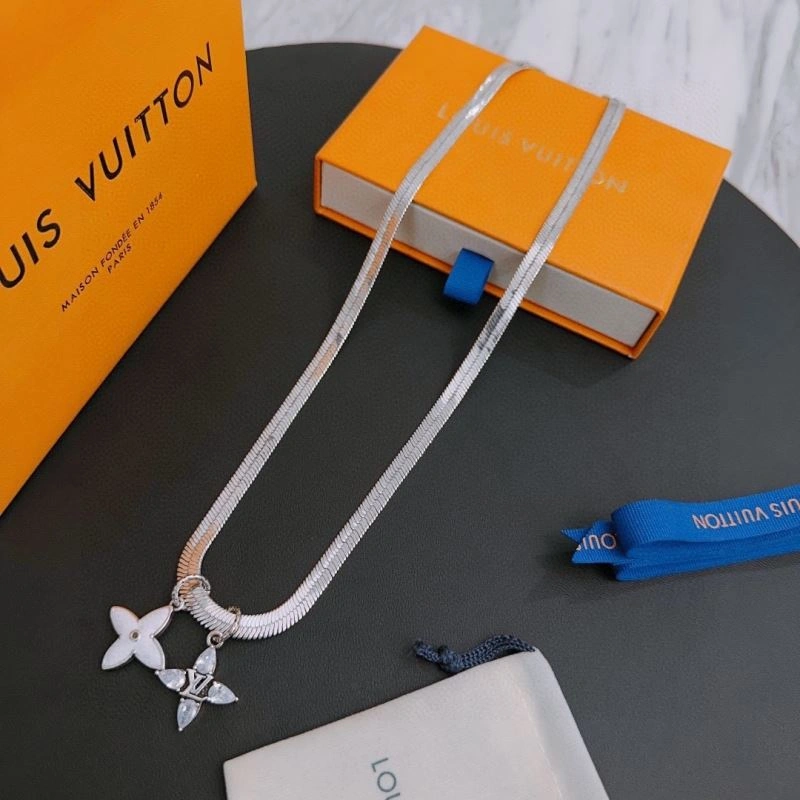 Louis Vuitton Necklaces Compact 251500