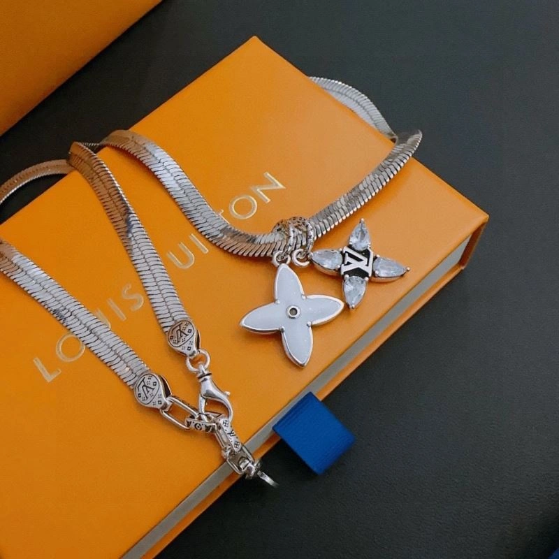 Louis Vuitton Necklaces Compact 251500