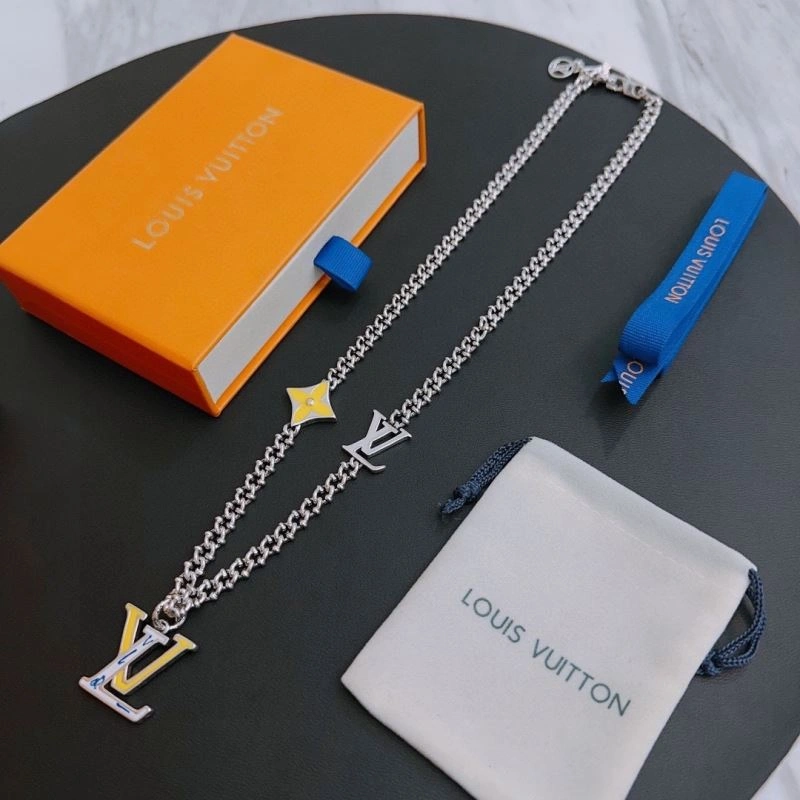 Compact Louis Vuitton Necklaces 251504