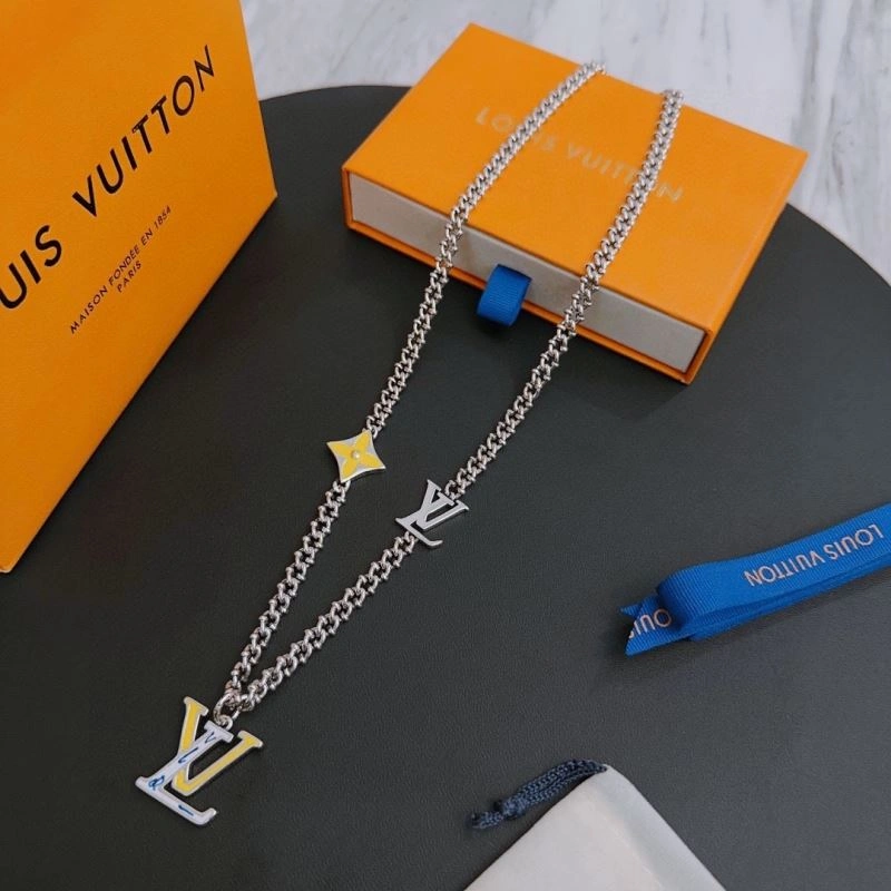 Compact Louis Vuitton Necklaces 251504